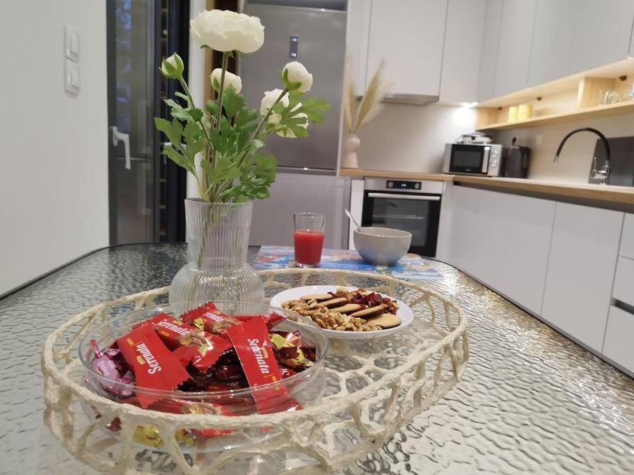 Floral Home 1 - Ground Floor Apt With Courtyard And Private Parking! Atena Exterior foto