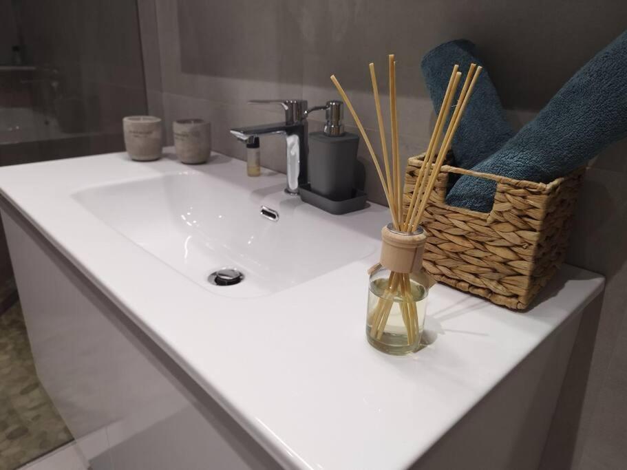 Floral Home 1 - Ground Floor Apt With Courtyard And Private Parking! Atena Exterior foto