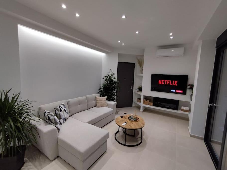 Floral Home 1 - Ground Floor Apt With Courtyard And Private Parking! Atena Exterior foto