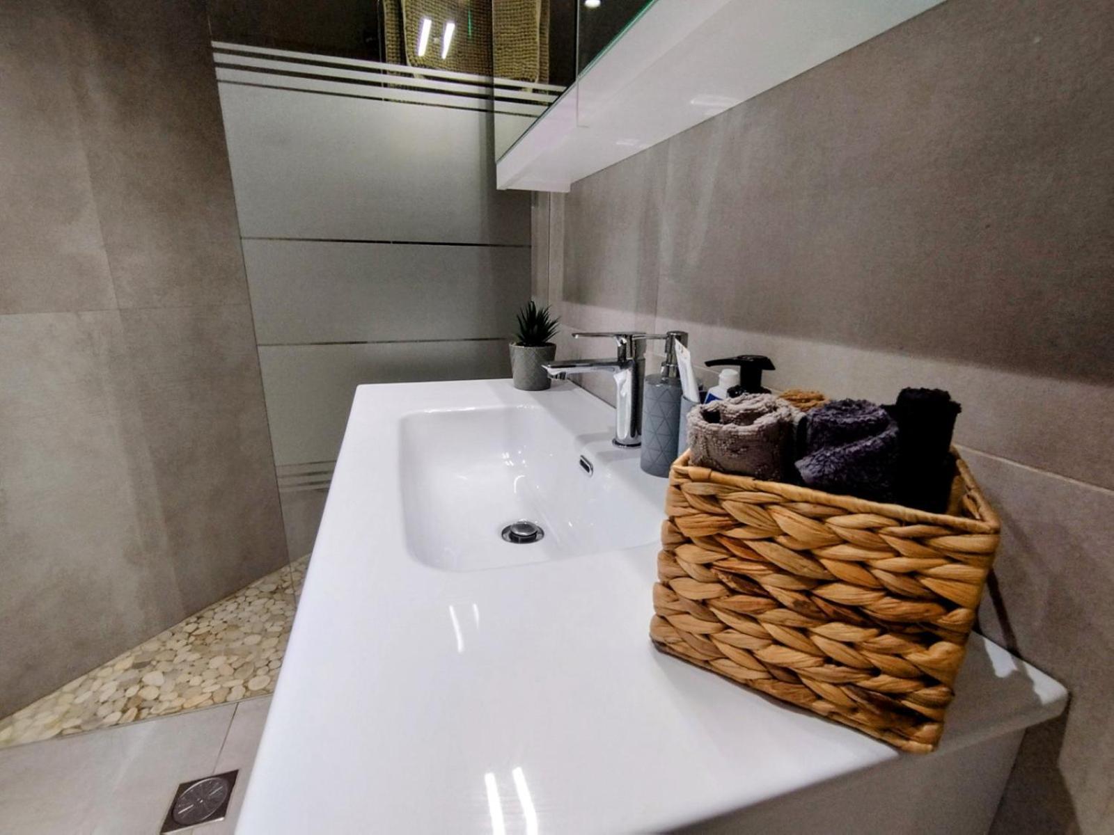 Floral Home 1 - Ground Floor Apt With Courtyard And Private Parking! Atena Exterior foto
