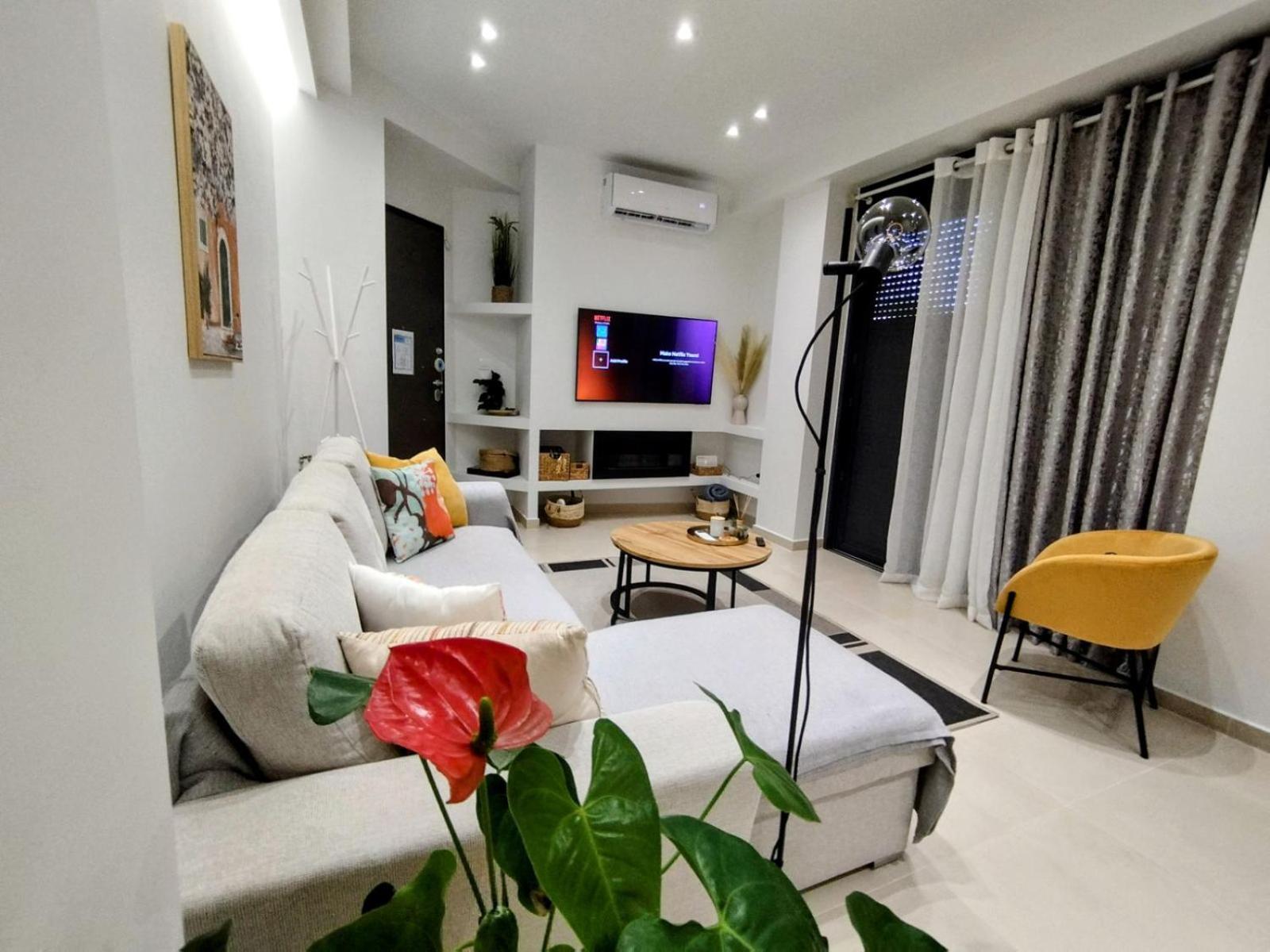 Floral Home 1 - Ground Floor Apt With Courtyard And Private Parking! Atena Exterior foto